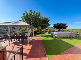 Casa a Calle sitges 10. Casa muy soleada de una sola planta en ágora park