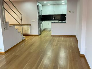 Miete Dachwohnung in Carrer de barcelona 5. Dúplex en el centro peatonal de granollers