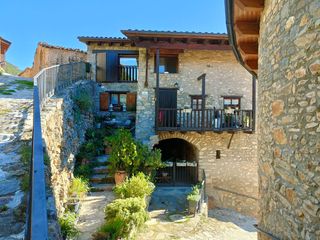 Maison à Carrer major 4. Casa con 2 viviendas independientes, ambas con licencia turístic