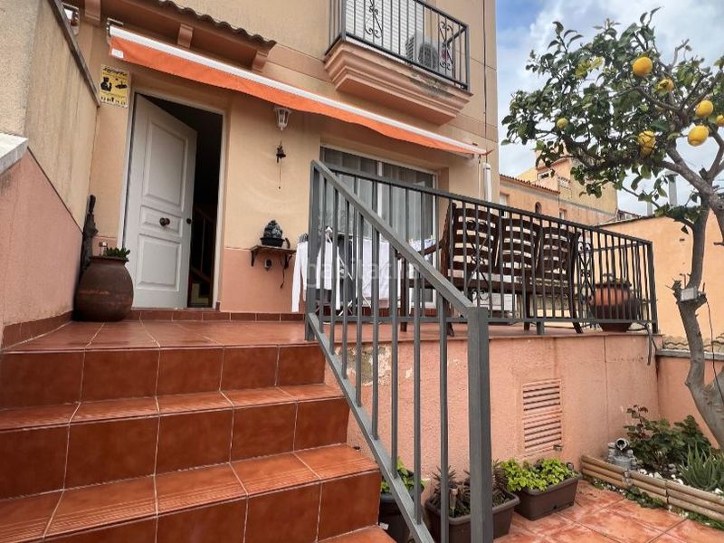 Foto 13d103ba-f9bd-49c8-bc7a-182c91f07112. Casa aparellada a c/ de la rosa 5 a Pobla de Montornès (La)