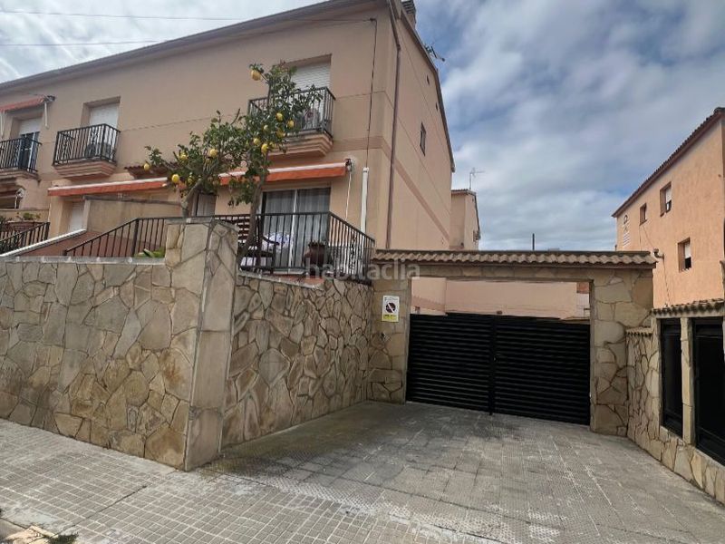 Foto 4adcc08d-2b1b-4745-8c1d-cb9ff4444ecd. Casa aparellada a c/ de la rosa 5 a Pobla de Montornès (La)