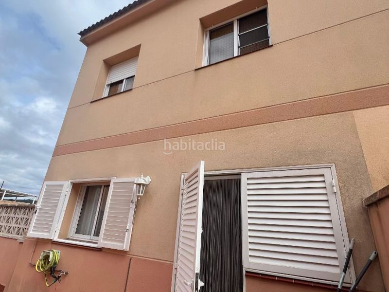 Foto be1e03e8-3deb-49db-bcbd-100f898dac7c. Casa aparellada a c/ de la rosa 5 a Pobla de Montornès (La)