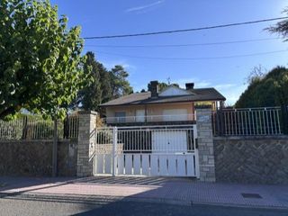 Chalet à Avenida cervera 23. Chalet
