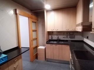 Miete Etagenwohnung in Carrer de francisco de rojas 14. Piso muy amplio en zona tranquila a 5 minutos playa / centro