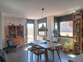Attique à Carrer de santiago 17. Àtic amb gran terrassa, golfes i pàrquing inclòs a migdia-químic