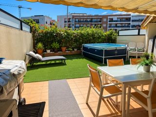 Triplex in Avinguda can carreras 6. Amplia planta baja de 4 habitaciones con terraza y 2 plazas de p
