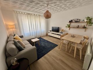 Casa bifamiliare in Carrer pare claret 26. Casa unifamiliar en el los grecs-centro de roses. lista para ent