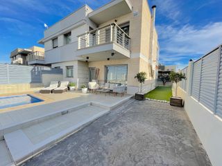 Doppelhaus in Avinguda vicente cañada blanch 150. Chalet pareado en zona playa burriana