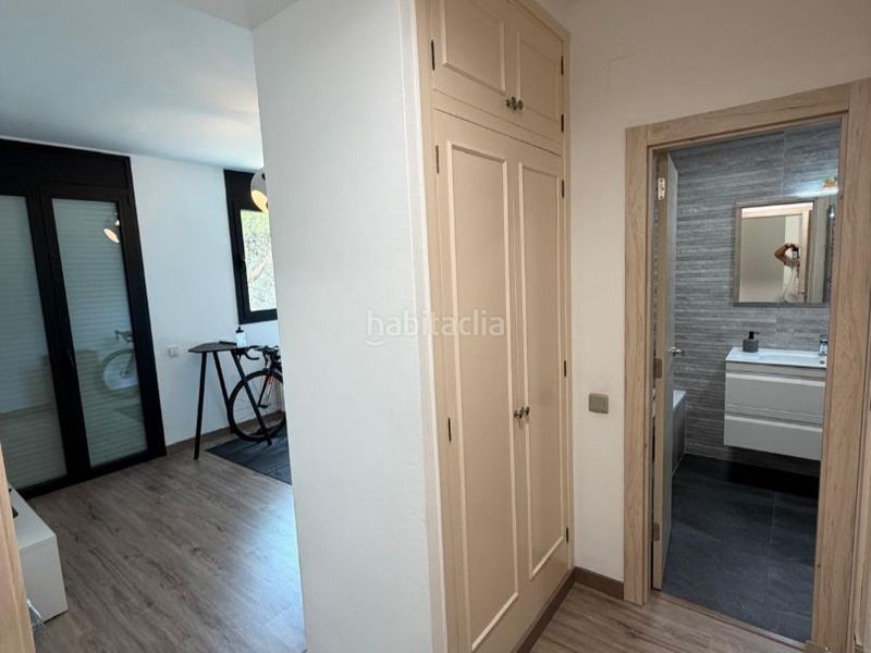 Foto a3a5b62f-5d12-4abb-965e-90da67a8b13c. Casa adosada en carrer pla de fogars 9 excelente vivienda reformada en Mataró