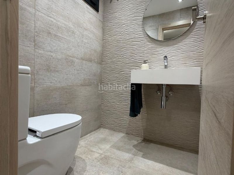Foto aeb1fda3-a732-4204-9c06-e824afd5bb65. Casa adosada en carrer pla de fogars 9 excelente vivienda reformada en Mataró