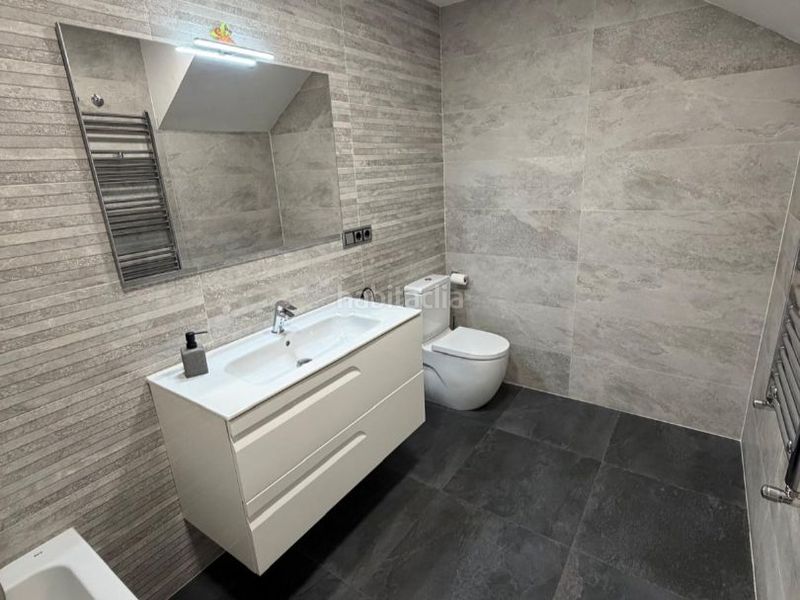 Foto b77e793b-ecd0-4fd1-8b5d-d0f8421ee5e1. Casa adosada en carrer pla de fogars 9 excelente vivienda reformada en Mataró