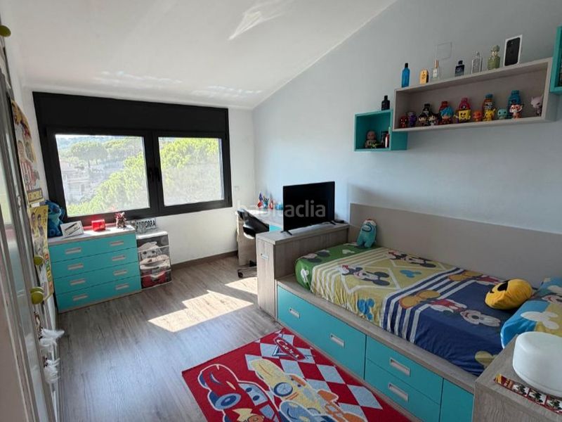 Foto f14fc287-e7f7-4f17-a042-f4efae489d1f. Casa adosada en carrer pla de fogars 9 excelente vivienda reformada en Mataró