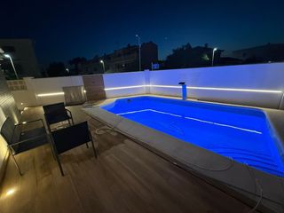 Towny house in Carrer la safor 8. Pareado com piscina privada a escasos metros del mar