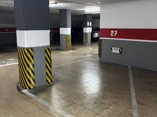Parking coche en Ronda d'alfons x el savi 72