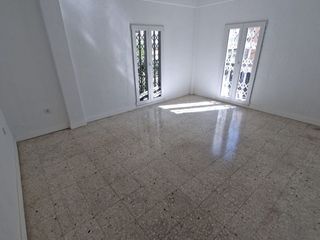Pis a Plaza dr. blanco nájera  0. Piso amplio y luminoso, con ascensor, ubicado en plaza abierta e
