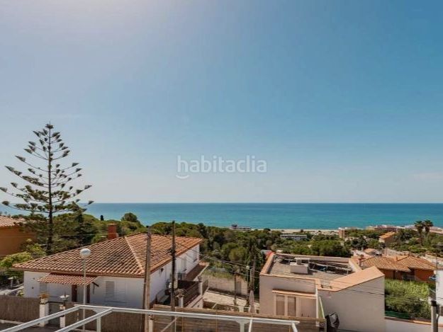 Foto 7f0f0763-28af-4542-86d8-a6d12729f2b9. Casa en av. llimoners 42 * particular vende* amplia casa unifamiliar reformada con espectaculares vistas al mar y apartamento independiente en Canet de Mar