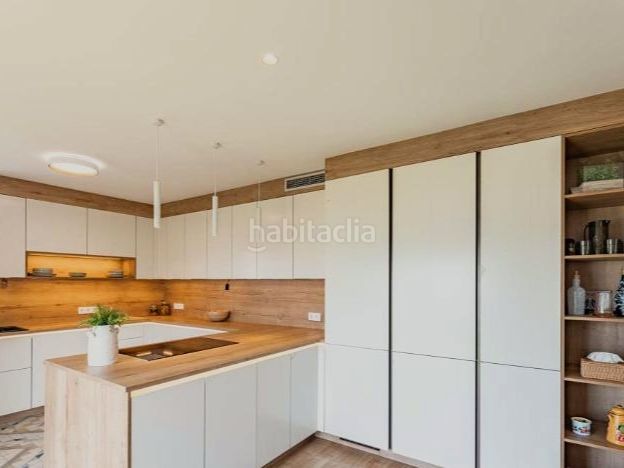 Foto d7bad8ab-5daa-4212-b5de-218b72f6f2a6. Casa en av. llimoners 42 * particular vende* amplia casa unifamiliar reformada con espectaculares vistas al mar y apartamento independiente en Canet de Mar