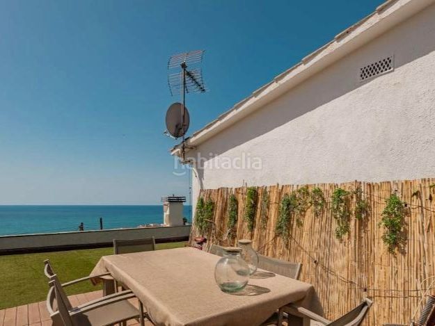 Foto e3bd67e1-d6e4-41c7-9ce4-289adf0370b2. Casa en av. llimoners 42 * particular vende* amplia casa unifamiliar reformada con espectaculares vistas al mar y apartamento independiente en Canet de Mar