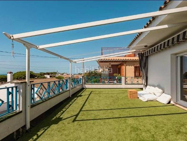 Foto e804578e-1abe-4fbc-8645-53e299065cbb. Casa en av. llimoners 42 * particular vende* amplia casa unifamiliar reformada con espectaculares vistas al mar y apartamento independiente en Canet de Mar