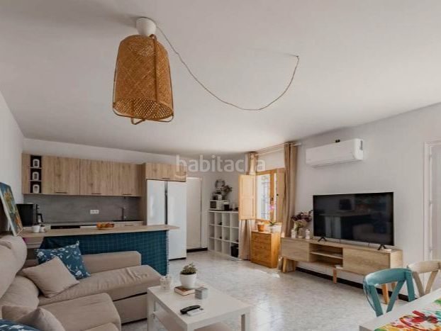 Foto ece58d1a-4e00-4740-989e-7833a492025c. Casa en av. llimoners 42 * particular vende* amplia casa unifamiliar reformada con espectaculares vistas al mar y apartamento independiente en Canet de Mar