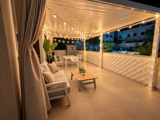 Pis a Calle joan daurer 1. Planta baja con terraza, piscina, jardín, trastero y dos parking