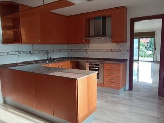 Maison à Avinguda de puig i cadafalch 1. Espectacular casa en venta en zona residencial tranquila y vigil