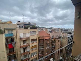 Pis a Avenida republica argentina 266. Piso alto y lumios de 3 habitaciones y dos baños con balcón