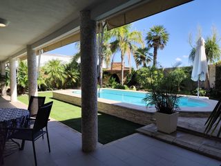 Chalet à Calle colón 3. Chalet independiente con total privacidad, gran parcela de 530 m