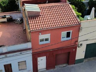 Reihenhaus in Avinguda marquès de castellbell  19. Casa antigua carpintería