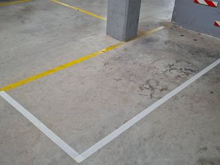 Location Parking moto à Francesc guitart 18. Párking para moto con puerta de párking automática