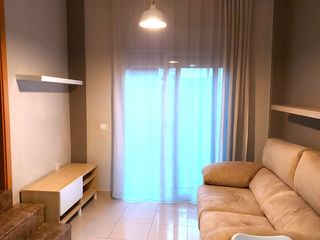 Miete Etagenwohnung in Ample 0. Piso semi amueblado en alquiler