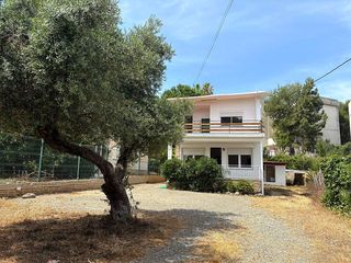 Chalet à Carrer del pla de l'era 15. Chalet independiente con parcela de 655 m², olivo centenario y s