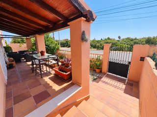 Casa aparellada a Carrer des pinsà 19. Chalet pareado