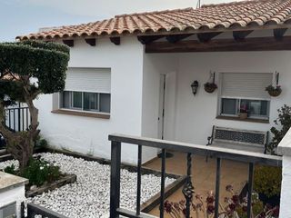 Casa adossada a Sauquer 12. Casa acogedora en urbanización