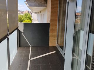 Miete Etagenwohnung in Montilivi 23. Habitatge assolellat amb plaça de pàrquing a l’av. montilivi