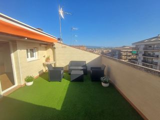Maison jumelée à Carrer de la pau 84. Àmplia casa de 270 m² amb 5 habitacions, garatge i grans espais