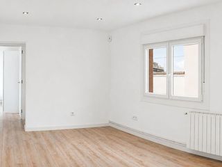 Etagenwohnung in Carrer colombia  10. Piso recién reformado de 3 habitaciones, con carpintería de alum