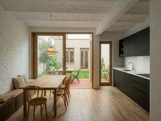 Casa a Carrer de la cisterna 93. Espectacular casa con jardin totalmente reformada