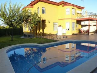 Xalet a Hermanos álvarez quintero 9. Chalet urbanización cuatrovitas