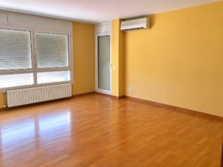 Penthouse in Avinguda de rivoli 26. Muy luminoso, amplio, pocos vecinos