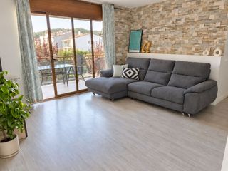 Appartement à Carrer girona 7. Reformado en 2017, con amplia terraza, piscina comunitaria y par