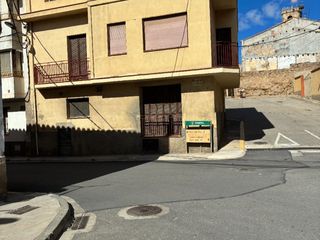 Casa en Carrer major 1. Casa cantonera (3 carrers)