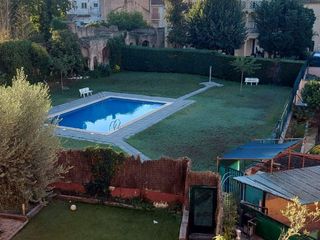 Flat in Carrer montseny 45. Piso con terraza con vistas a la piscina