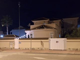 Chalet in Ave jerez de la frontera 47. Vivienda de cuatro dormitorios en ciudad quesada