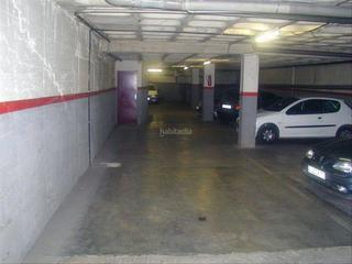 Parking coche en Carrer de torras i bages 25. Cotxe petit