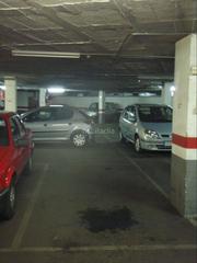 Aparcament cotxe a Carrer de breda 12. Garage coche grande (c\breda, les corts barcelona)