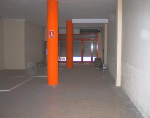 Local Comercial a Carrer de francesc moragas 21. Oportunidad local comercial