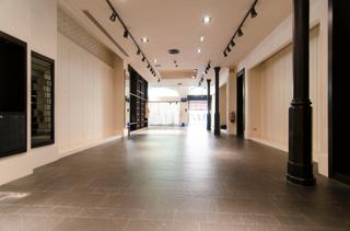 Rent Business premise in Passeig de pere iii 28. Local comercial zona prime