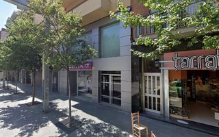 Lloguer Local Comercial a Plaça lluís perpinyà 8. Zona "prime"