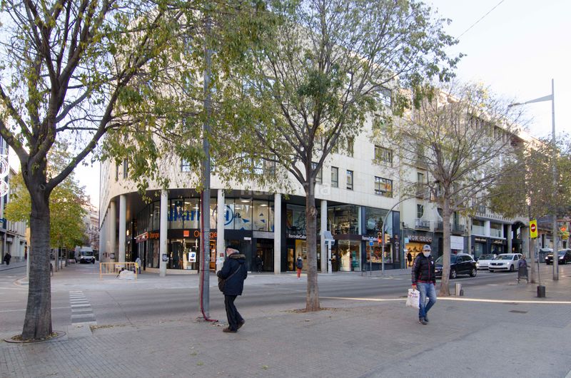 Foto 1268d225-1aa1-4557-9a4b-605156fc5c4d. Lloguer local comercial a muralla del carme 18 a Manresa